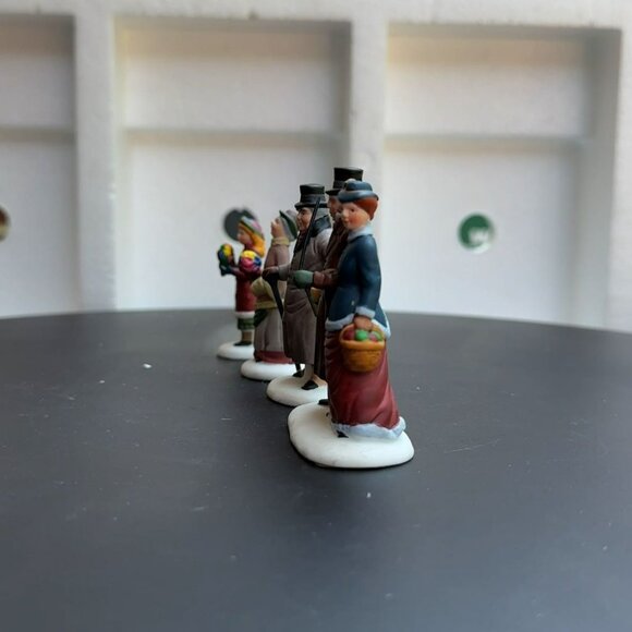 Dept 56 Chelsea Lane Shoppers - Dickens Christmas Village Accessory from 1993 - Picture 7 of 12